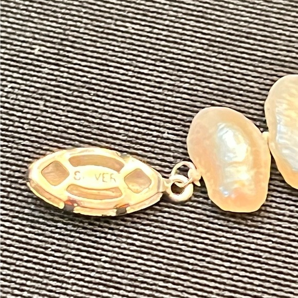 VTG 18 inch Blister Pearl Necklace With a Safety Clasp Labeled Silver Iridescent - Picture 8 of 12